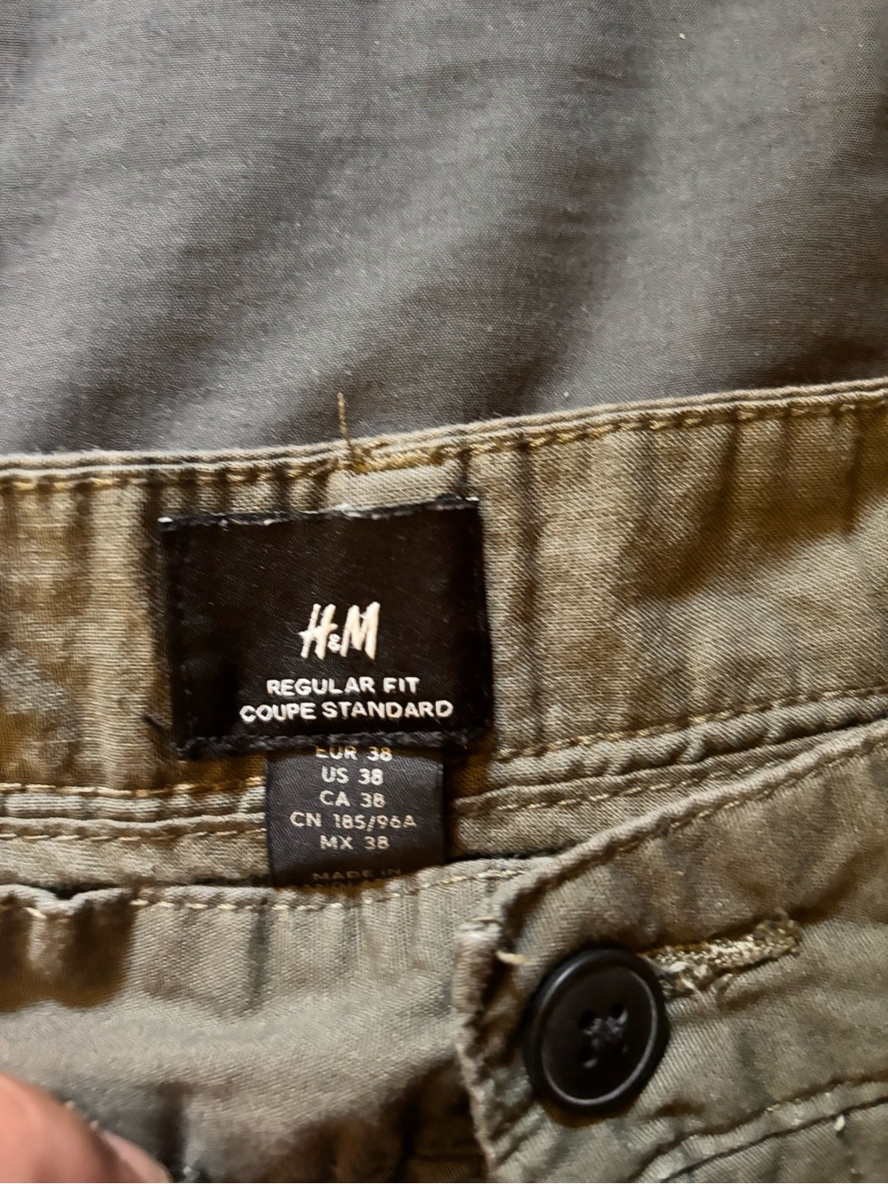 H&M Men's Olive/Tan Flat Front Cotton Shorts - Picture 2 of 2